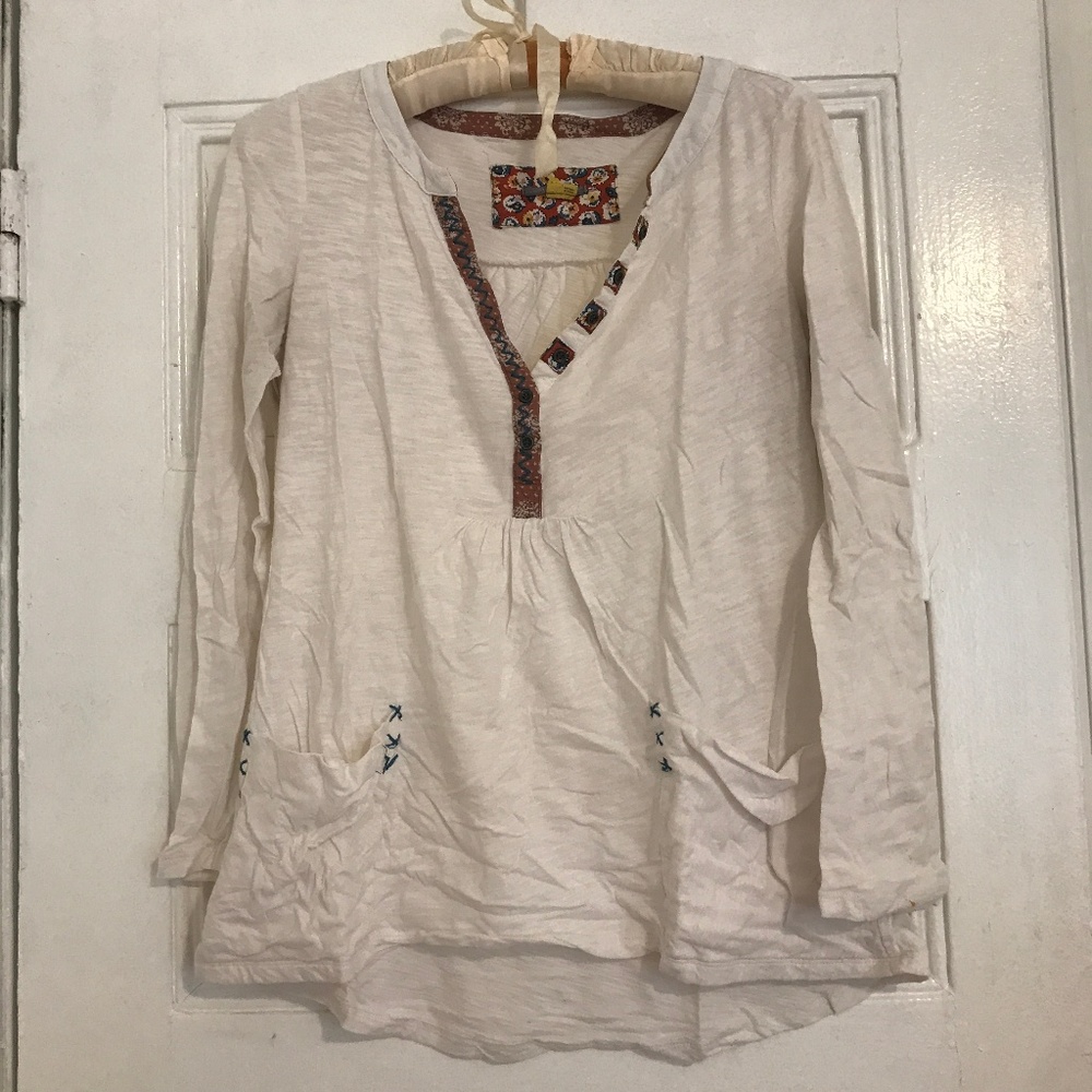 Comfy White Top with Pockets